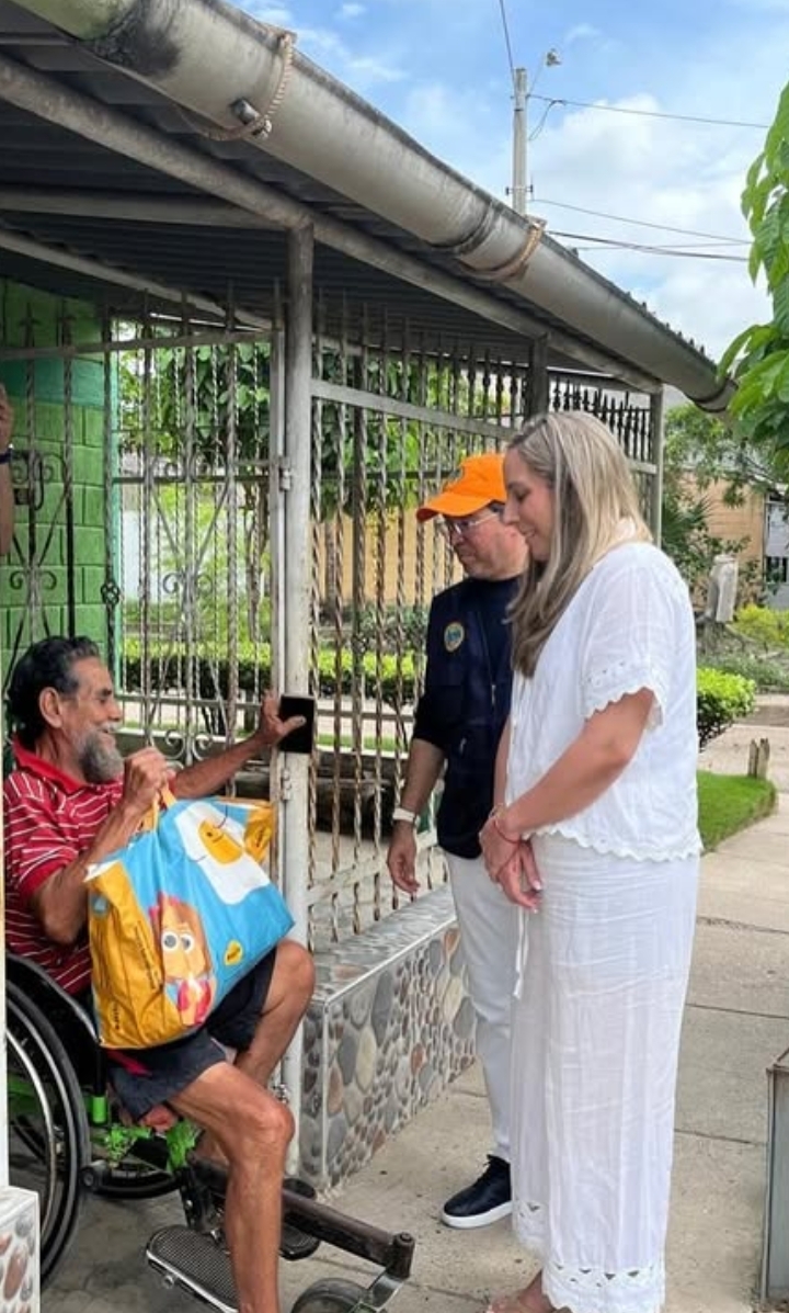 COMPROMISO CON LAS COMUNIDADES 