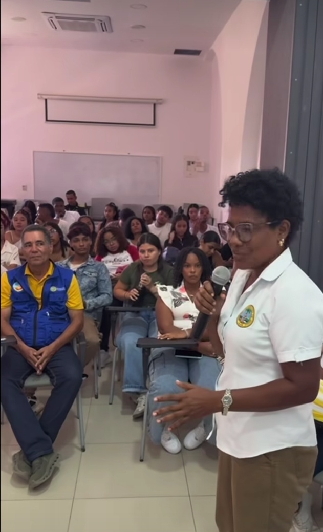 CON LOS JOVENES Y LIDERES DEFENSORES DE DERECHOS HUMANOS    