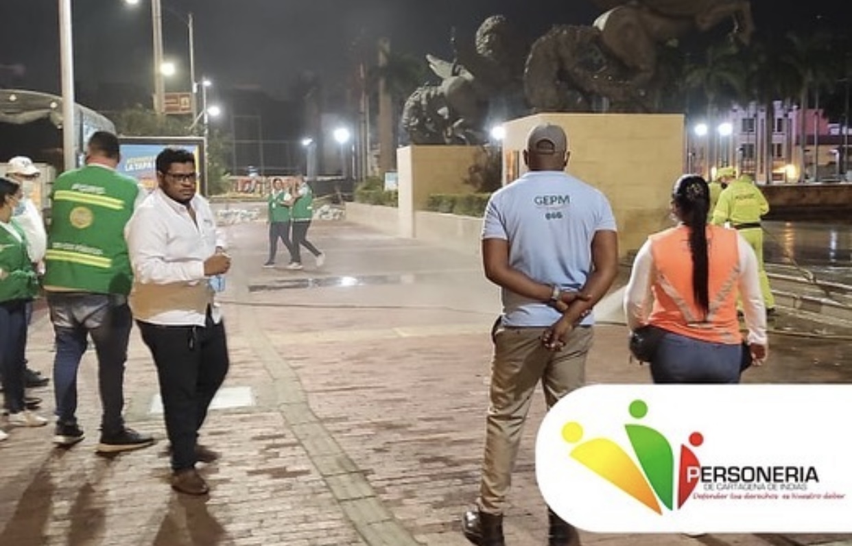 PERSONERÍA Y PACARIBE REALIZAN LIMPIEZA EN CAMELLÓN DE LOS MÁRTIRES